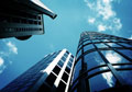 Buildings et ciel bleu