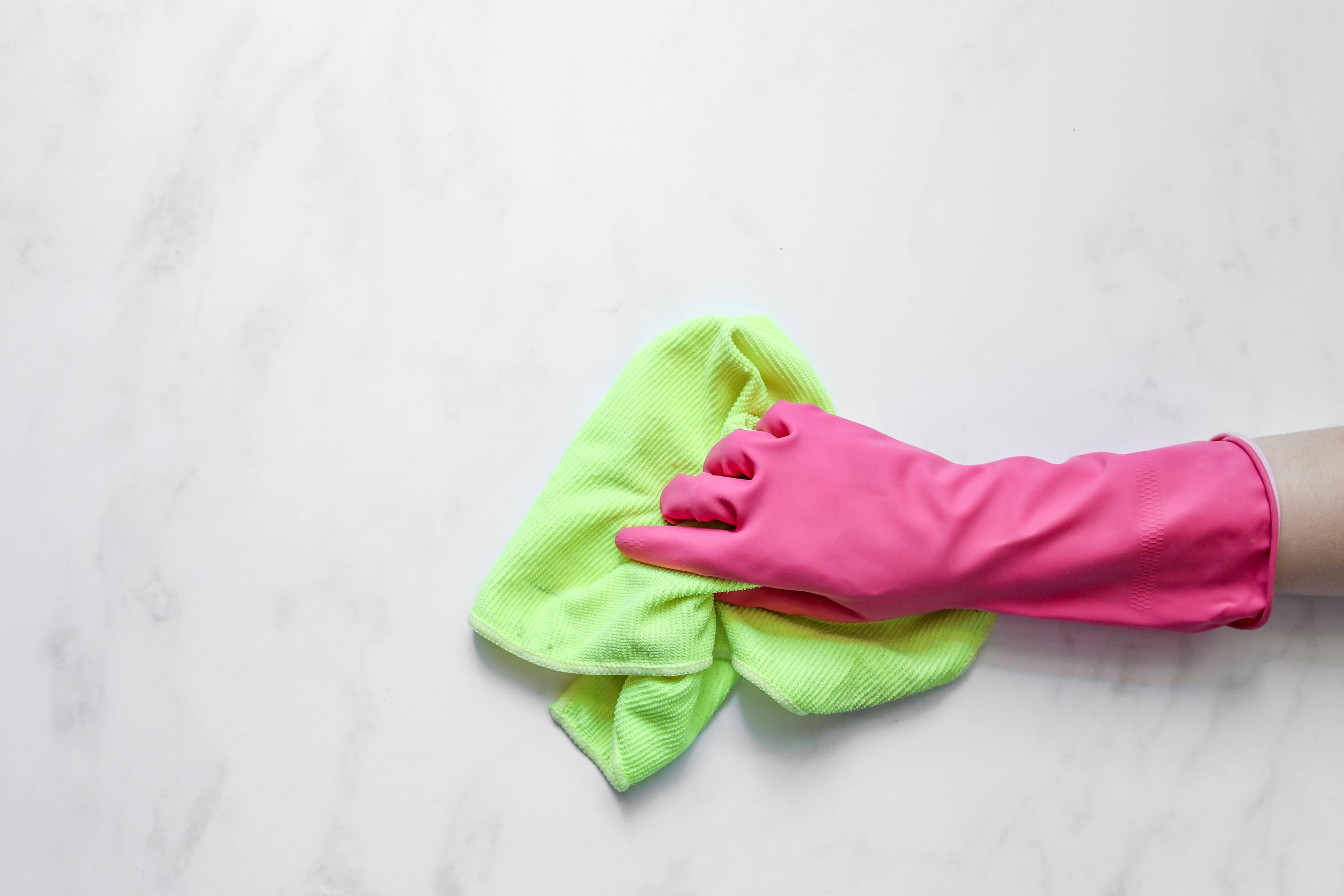 gant en caoutchouc et chiffon de nettoyage